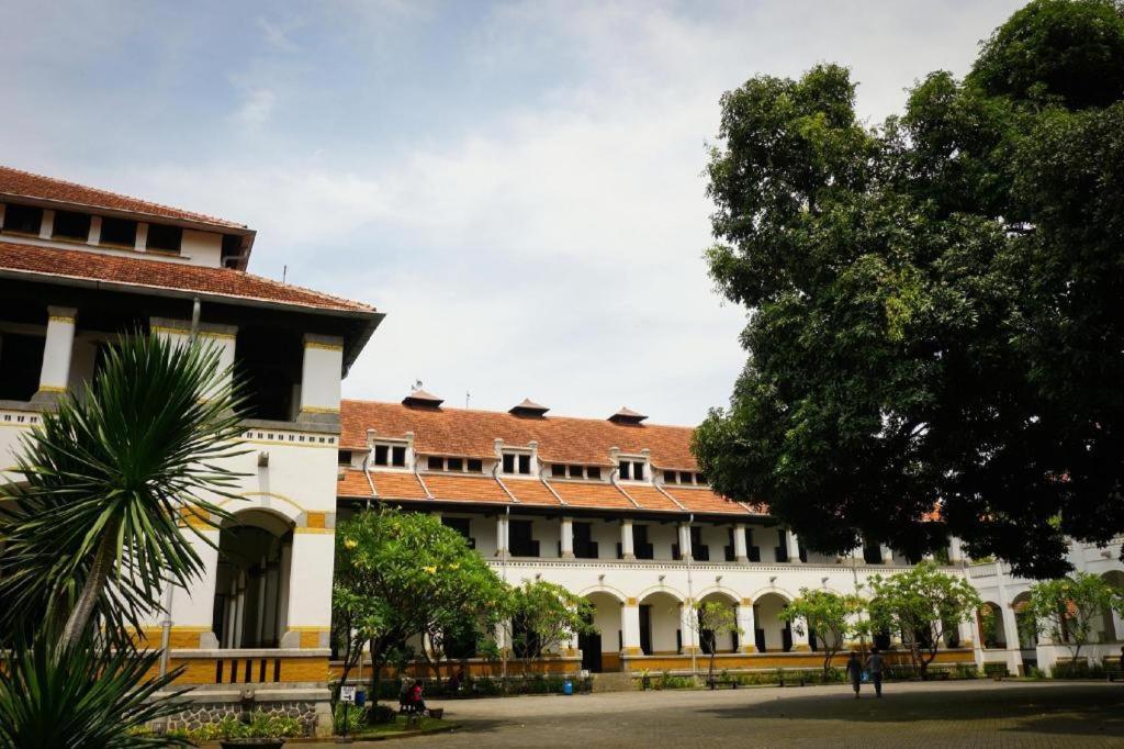 Reddoorz Syariah Near Lapangan Pancasila Simpang Lima Pansiyon Semarang Dış mekan fotoğraf